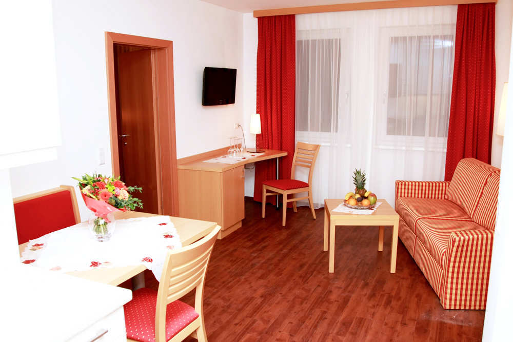 City Hotel Mödling Apartment Wohnzimmer 3